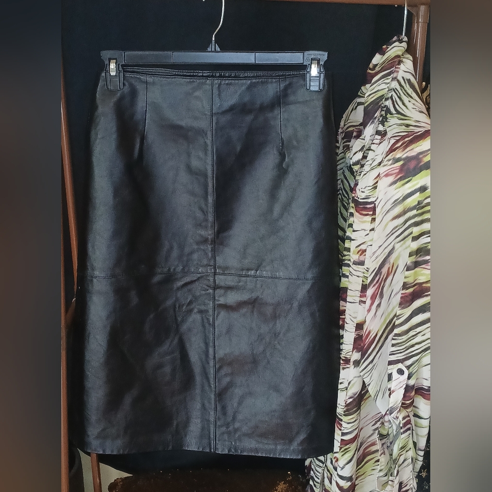 Chic Black Pencil Skirt